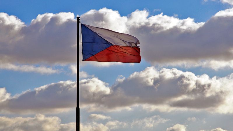 Pohled Čechů na demokracii se po volbách zlepšil